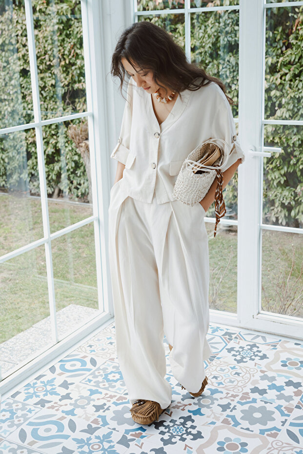 Short Sleeve Buttoned Blouse