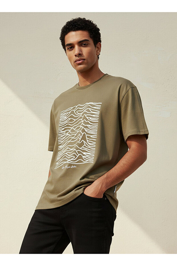 Men Regular Fit Crew Neck Short Sleeves Embroidered T-shirt