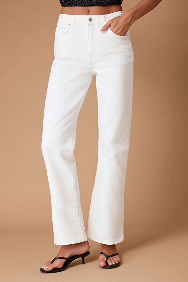 Beyaz Yüksek Bel Düz Kesim Comfort/Esnek Straight Jeans TWOSS25JE00099 - 3