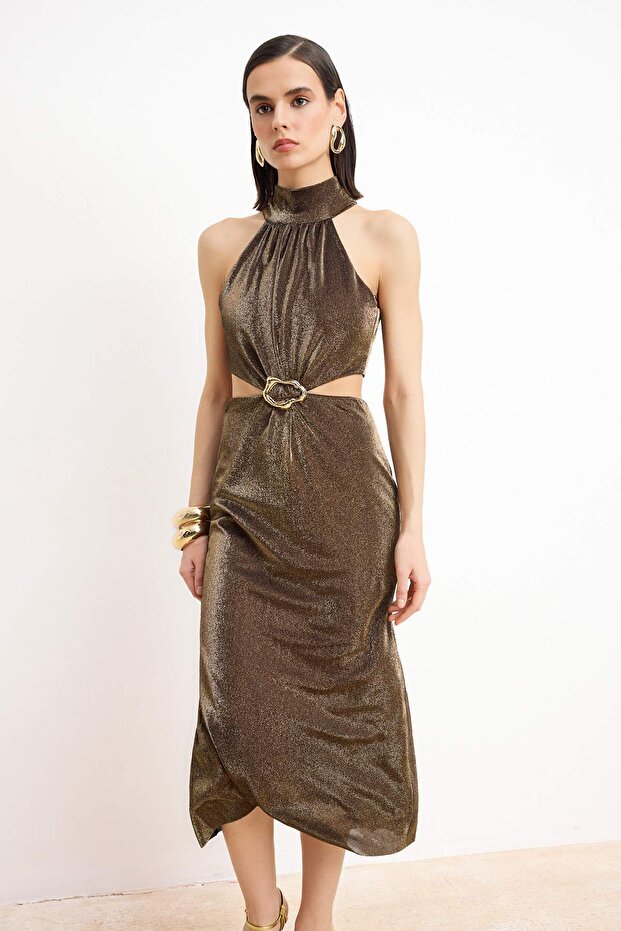 Altın Simli Cut Out Detaylı Maxi Şık/Gece Elbise TPRSS26EL00054 - 2
