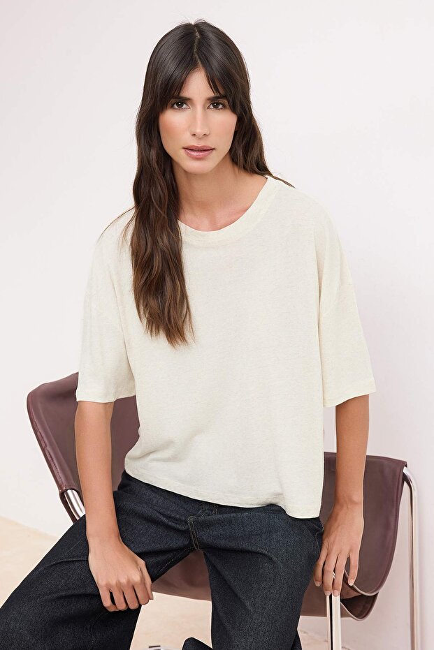 Trendyolmilla  Bej Melanj Relaxed/Rahat Kalıp Kısa Kollu Ketenli Dökümlü Örme T-Shirt TWOSS26TS00093 - Görsel 3