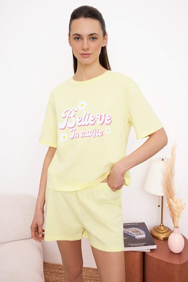 Sarı %100 Pamuklu Sloganlı Şortlu Örme Pijama Takımı THMSS25PT00244 - 2