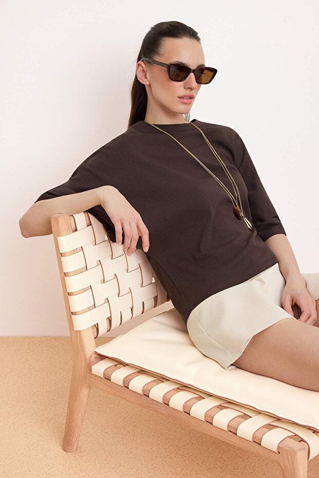 Kahverengi Oversize/Geniş Kalıp Düşük Kol Kısa Kollu Soft Touch Örme T-shirt TWOSS26TS00221 - 1