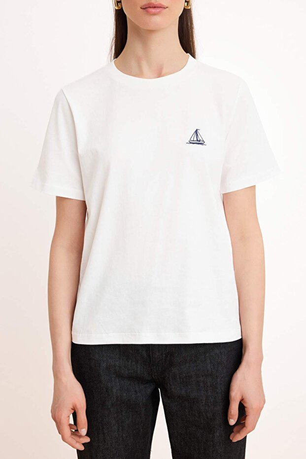Ekru Nakışlı / İşlemeli Fitted/Vücuda Oturan Kısa Kollu %100 Pamuk Örme T-Shirt TWOSS26TS00162 - 3