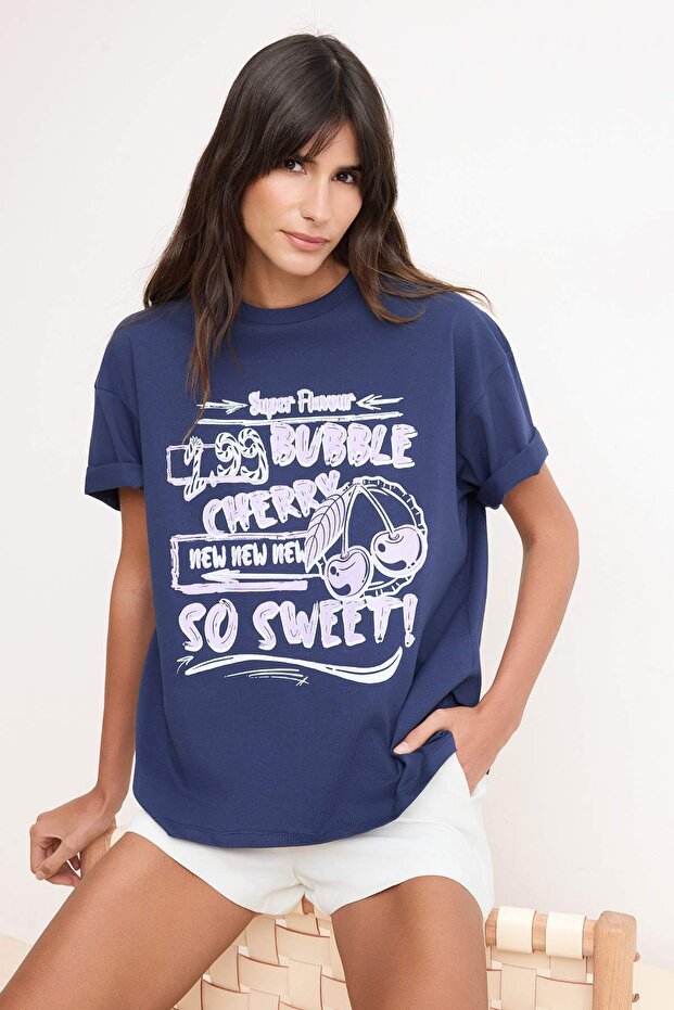 Lacivert %100 Kalın Pamuklu Baskılı Oversize/Rahat Kesim Örme T-Shirt TWOSS24TS00123 - 2