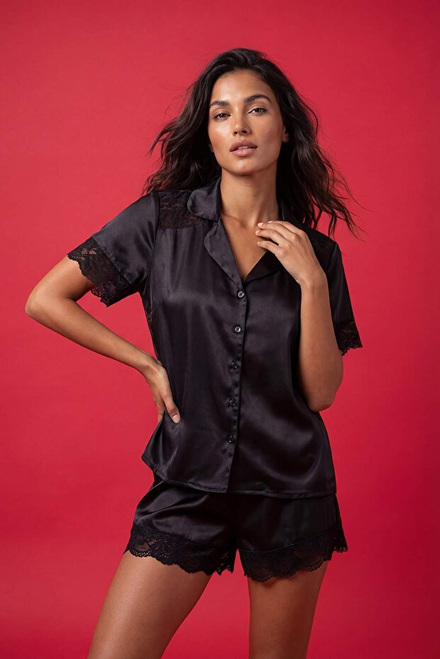 Siyah Dantel Detaylı Saten Şortlu Dokuma Pijama Takımı THMSS26PT00102 - 1