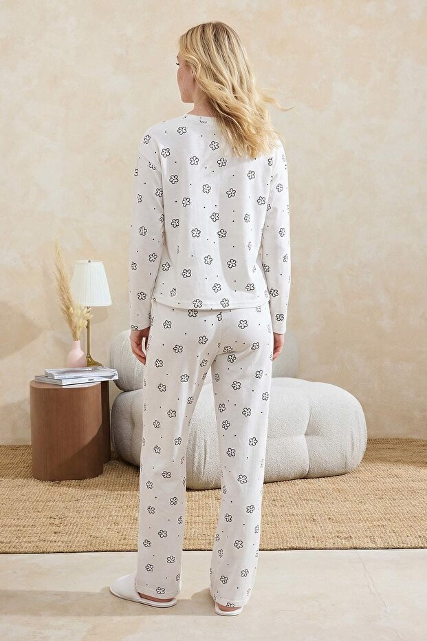 Beyaz Pamuklu Çiçekli Kalpli Cep Detaylı Örme Pijama Takımı THMAW25PT00227 - 4