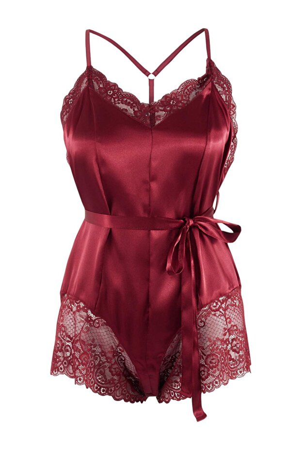 Bordo Dantel Detaylı Kuşaklı Saten Dokuma Tulum THMSS26TU00001 - 3