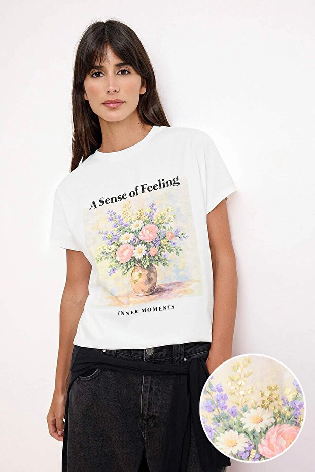 Ekru Çiçekli Regular/Normal Kalıp Düşük Kol Kısa Kollu %100 Pamuk Örme T-shirt TWOSS26TS00072 - 1