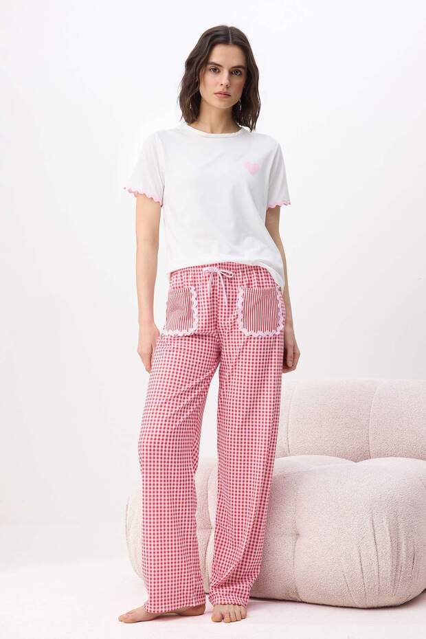 Kırmızı Ekoseli Kalpli Şerit Detaylı Örme Pijama Takımı THMSS26PT00063 - 1
