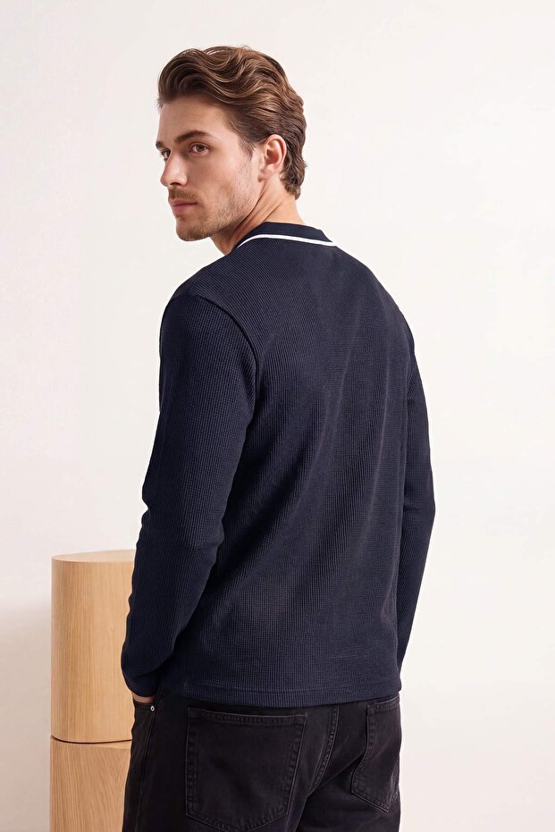 Lacivert Loose Fit Dokulu Yaka Çizgi Detaylı Fermuarlı Polo Yaka T-shirt TMNSS26PO00003 - 3