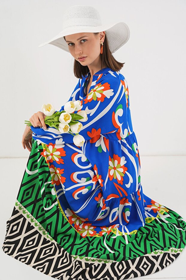 فستان ماكسي منقوش بياقة على شكل حرف V وأزرار من BDART - 3