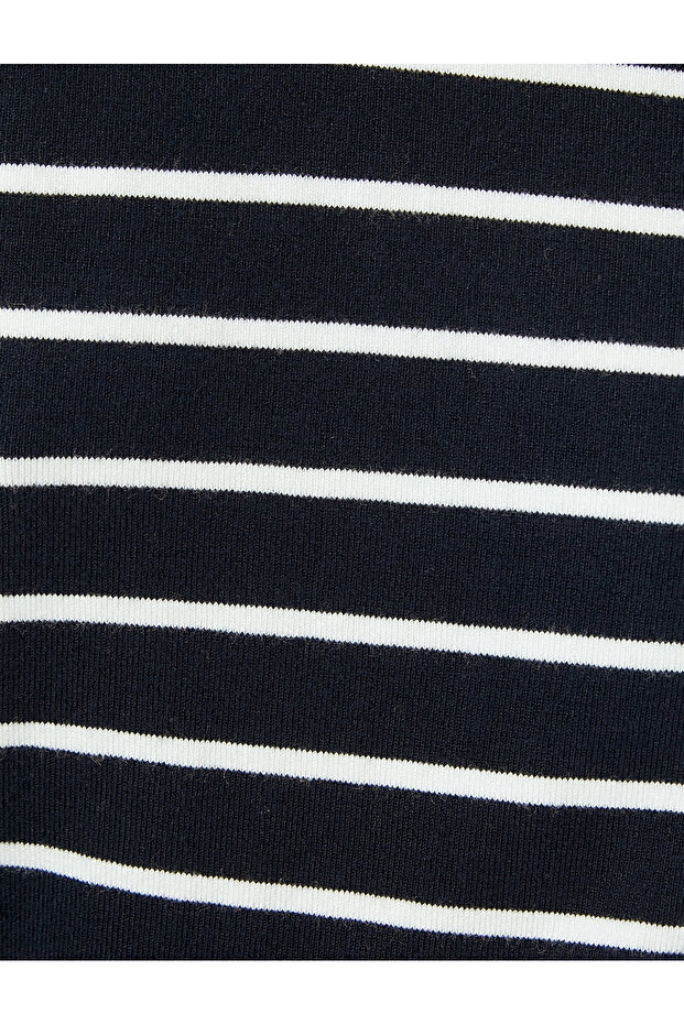 Gestreifter Strickpullover mit Rundhalsausschnitt und 3/4-Ärmeln - 6