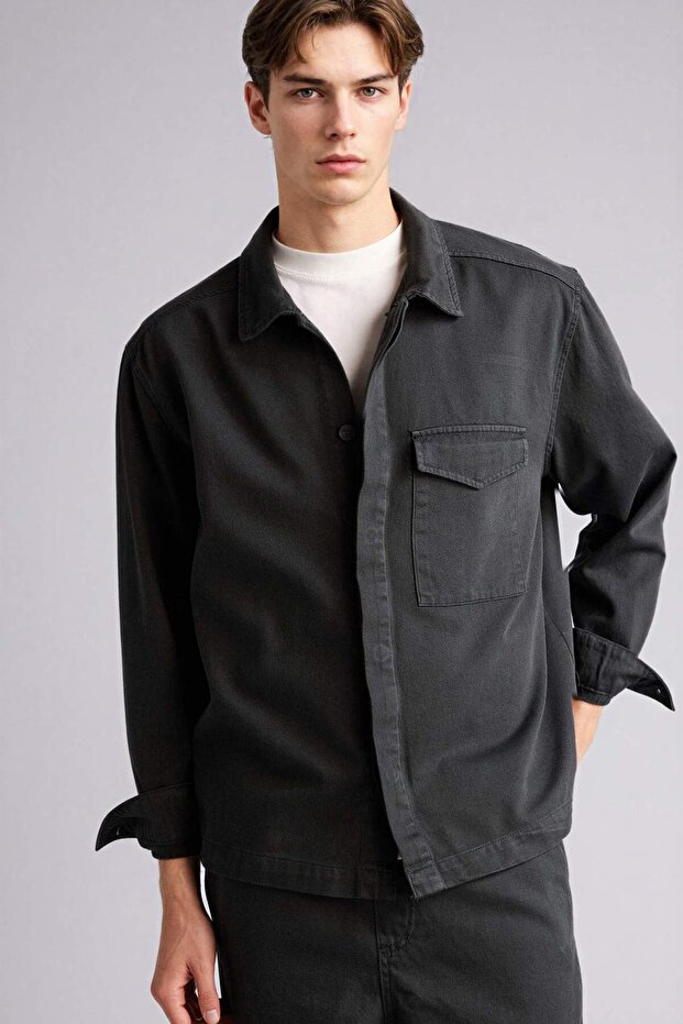 100% Cotton Single Pocket Hidden Placket Boxy Fit Basic Shirt Jacket F7124Ax26Sp
