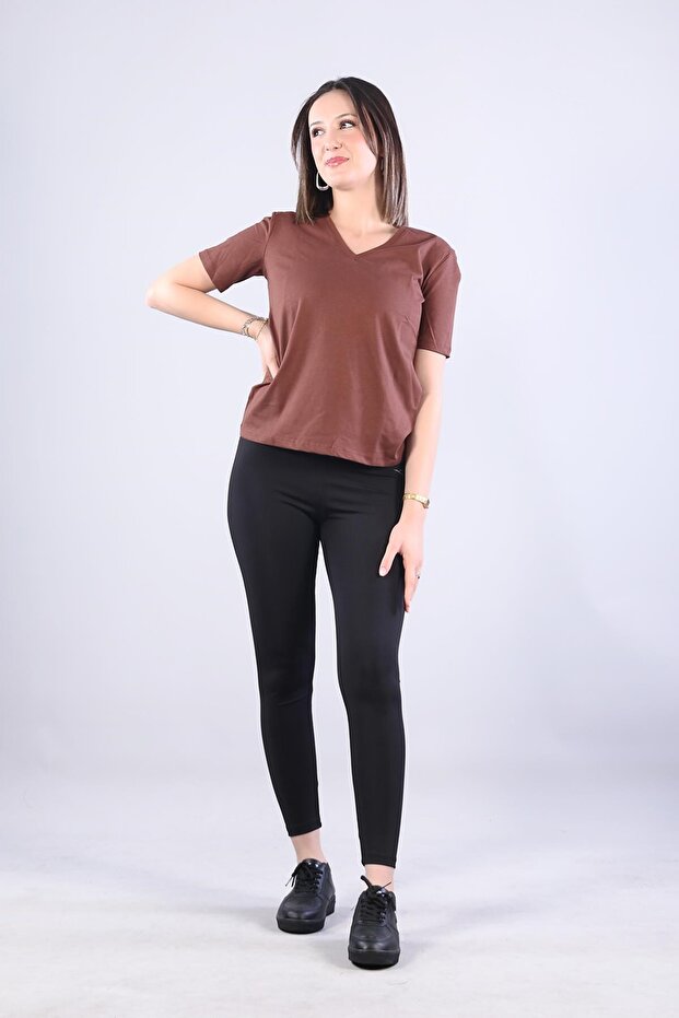 2992 تي شيرت أساسي برقبة على شكل حرف V - 6