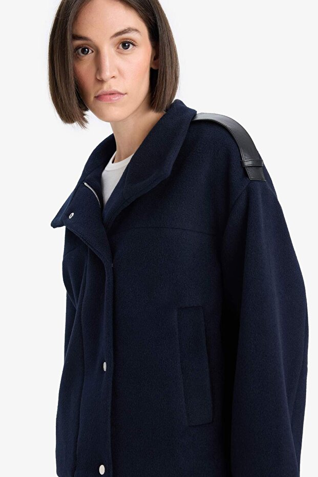 معطف قصير بأزرار كاشي ذو قصة عادية E8661AX25AU - 4