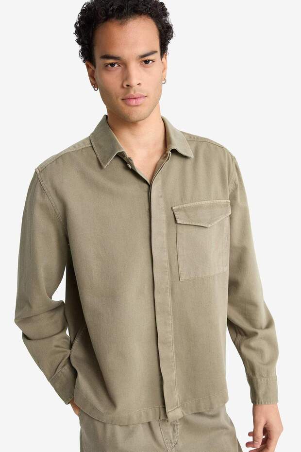100% Cotton Single Pocket Hidden Placket Boxy Fit Basic Shirt Jacket F7124Ax25Au