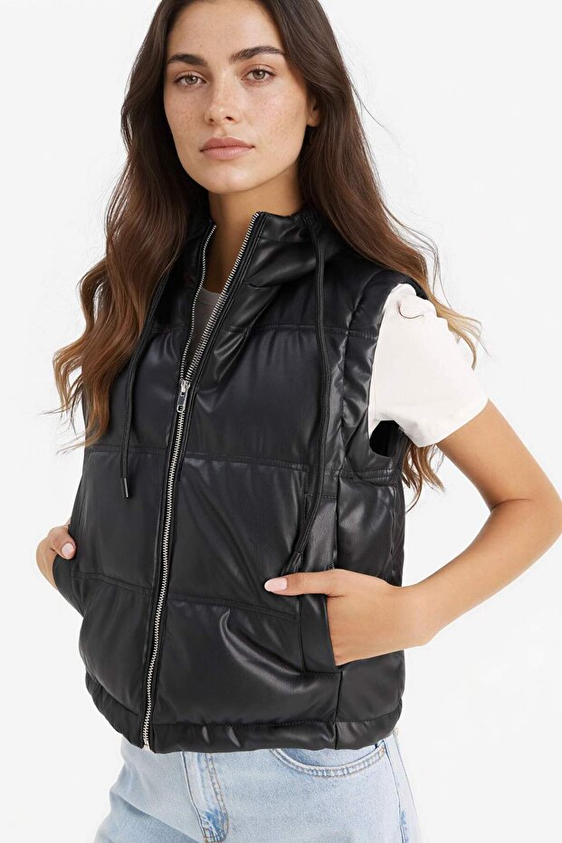 Warm Regular Fit Hooded Faux Leather Vest E8589Ax25Au