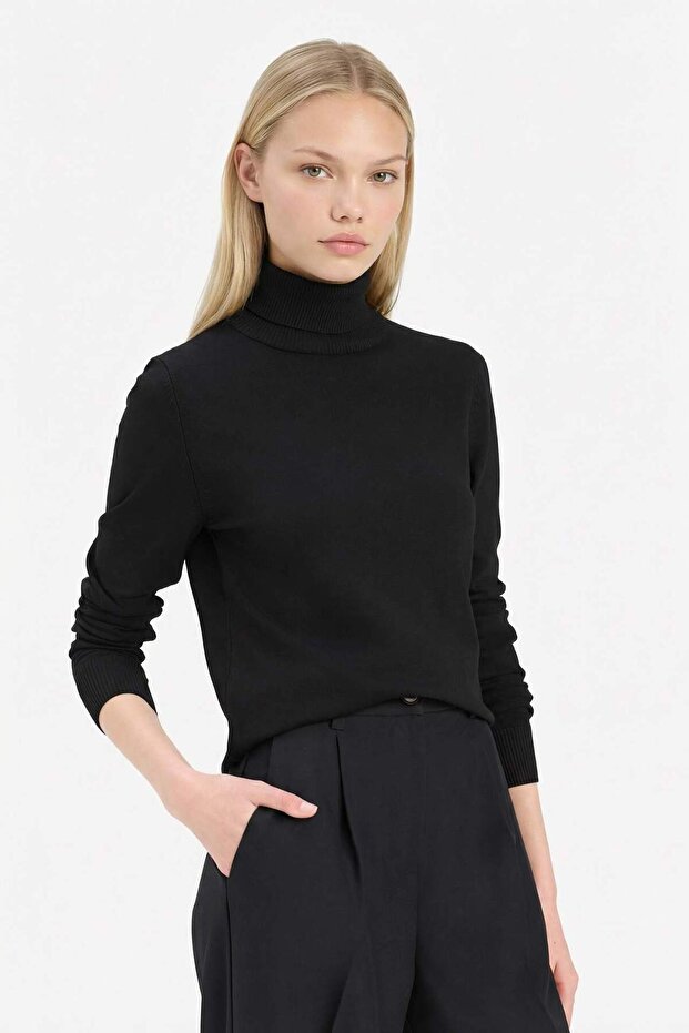 Regulär geschnittene Strickpullover mit halbem Rollkragen E8498AX25WN - 3