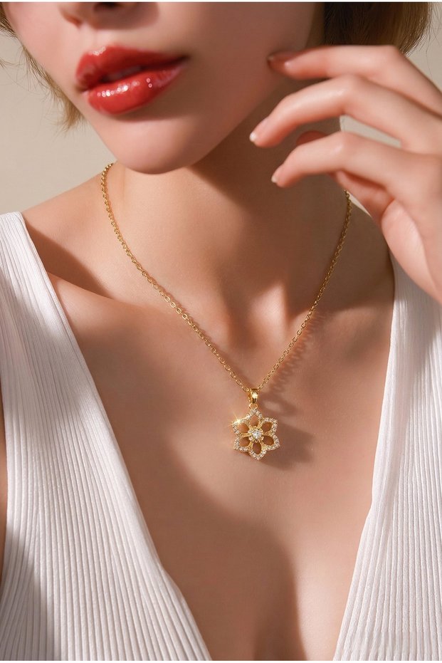 Rotating Flower Model Steel Necklace – Sparkling and Moving Design - Flower Steel Necklace
