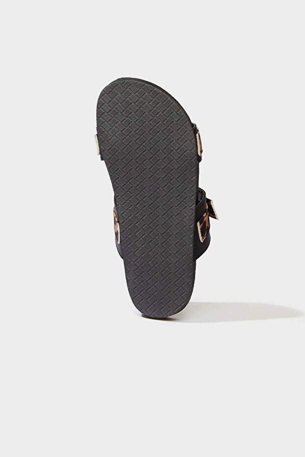 شبشب بنعل مسطح بنقشة الفهد للفتيات E7809A825SM - 5