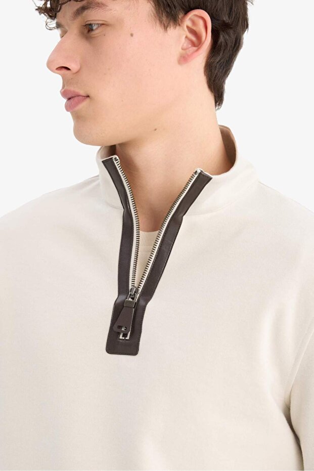 سويت شيرت أساسي بياقة واقفة ونصف سحاب D7226AX25SP - 1