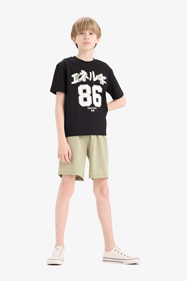طقم من قطعتين تي شيرت مطبوع بأكمام قصيرة وشورت للأولاد E3401A825SM