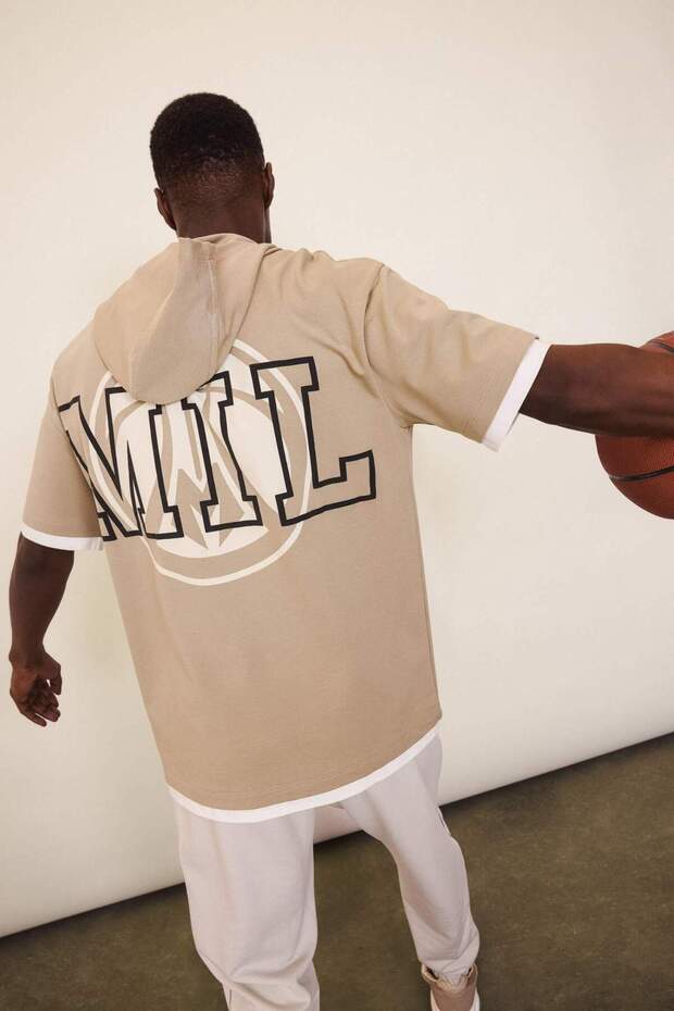 Nba Milwaukee Bucks Oversized Wide Fit Hooded Back Printed Short Sleeve T-Shirt D6708Ax25Sp