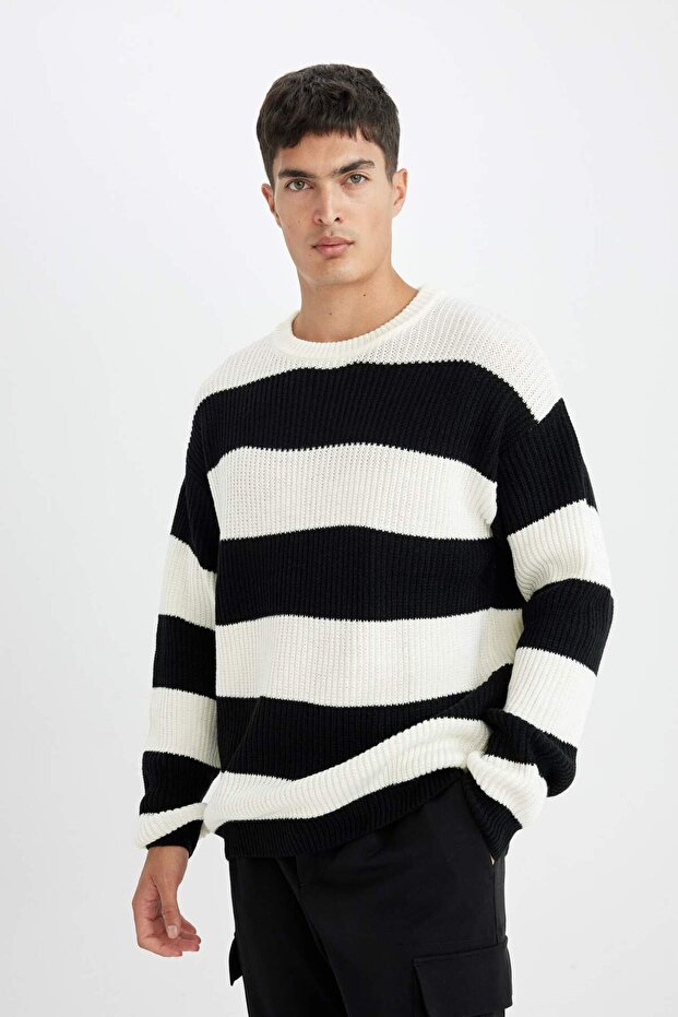 Relax Fit Sweter z golfem w paski z teksturowanego dzianiny D3263AX24WN - 3