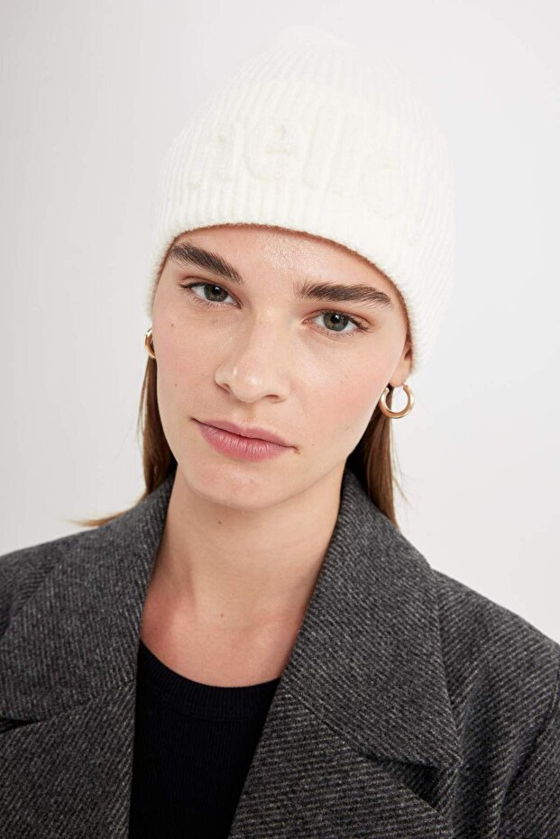 Women's Printed Knitted Beanie C6635Ax24Wn