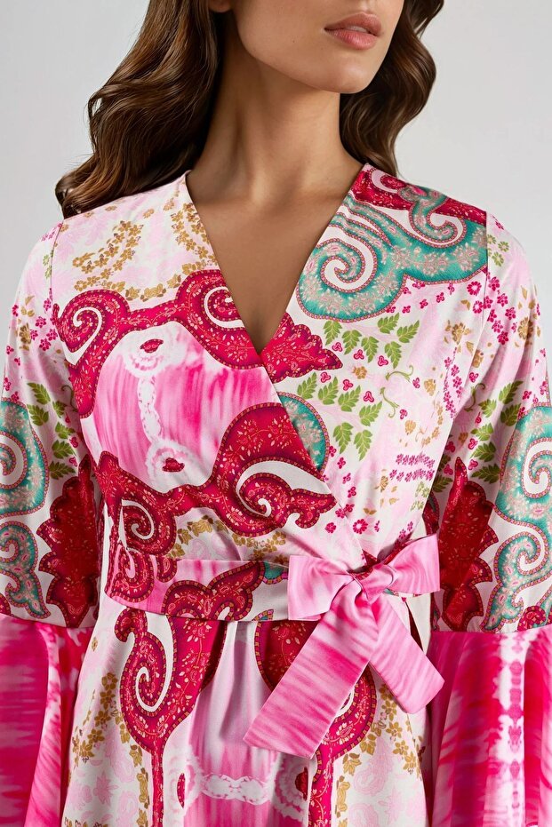 فستان ماكسي مزين بكشكشة وياقة على شكل حرف V من MSN منقوش - 6