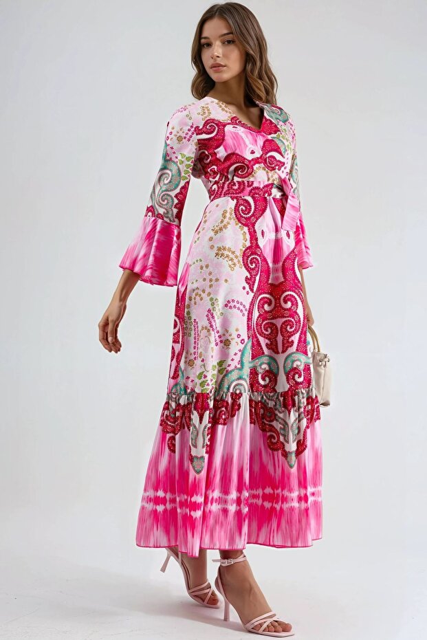 فستان ماكسي مزين بكشكشة وياقة على شكل حرف V من MSN منقوش - 3