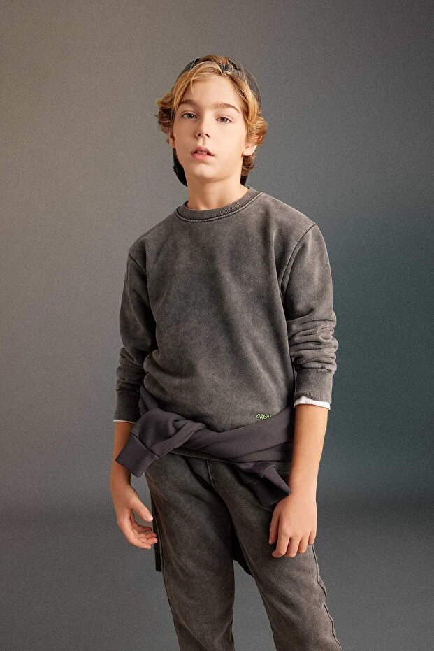 Boy's Oversized Wide Fit Crew Neck Washed Faded Effect Printed Sweatshirt C0360A823Cw