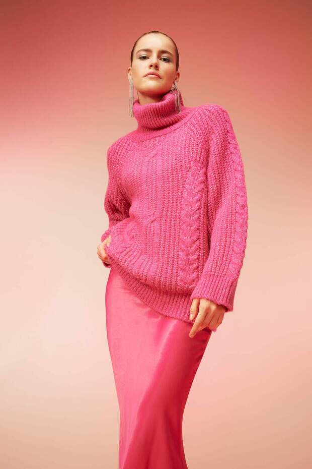 Oversized Wide Fit Turtleneck Shiny Fabric Sweater B7609Ax23Wn