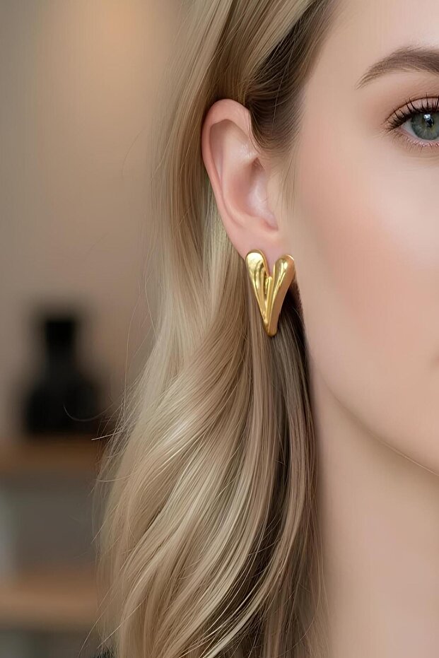 Women's Heart Model Earrings Gold Color