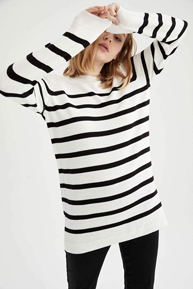 Relax Fit Striped Crew Neck Knitwear Tunic Sweater S7517Az21Au