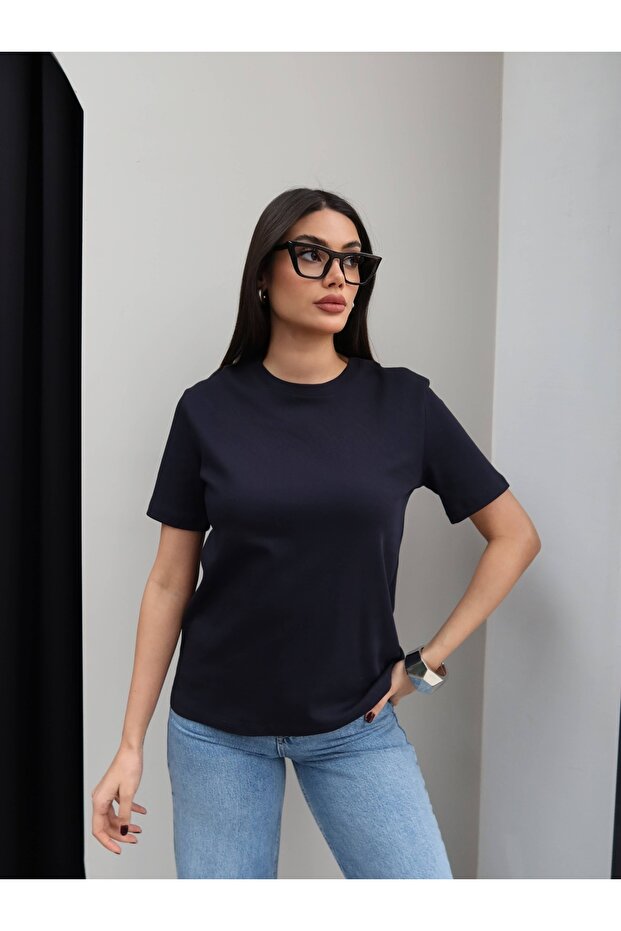 تي شيرت برقبة دائرية