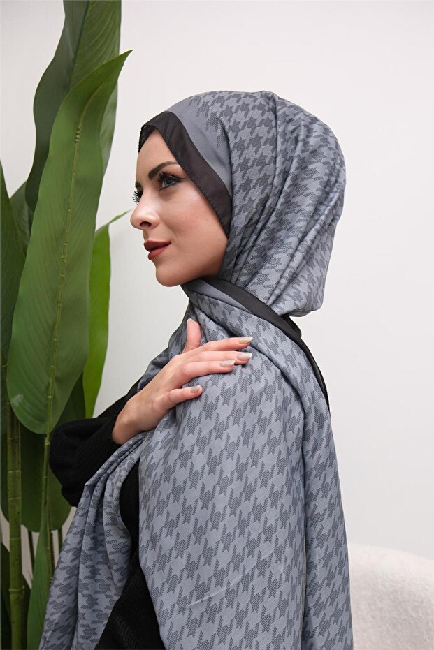 Houndstooth Gradient Patterned Digital Soft Shawl - 7