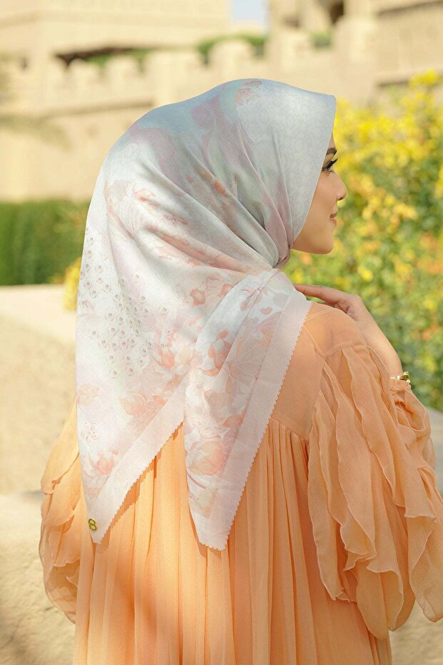 وشاح مربع الشكل من مجموعة أرابيان نايت - لون لؤلؤي