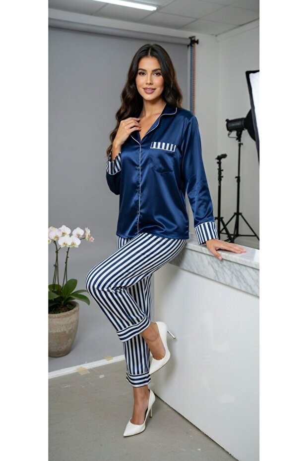 Rediscover the Elegance of Your Home! Feel Both Comfortable and Elegant with This Navy Blue Satin Pajama Set.