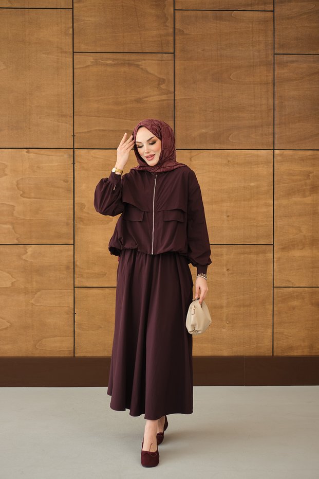 Women's Double Pocket Look Zippered Skirt Suit in Burgundy