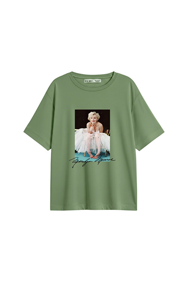 Marilyn Monroe's Beauty Printed Relaxed Fit Green Women's Tshirt