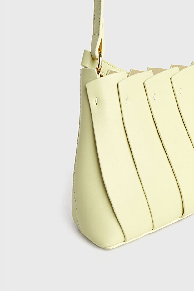 Sarı Çanta - 3