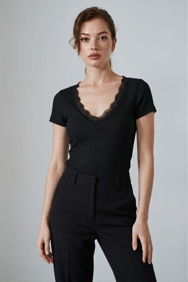 Black V-Neck Lace Detailed Corded Fabric Women's T-Shirt Mg2705