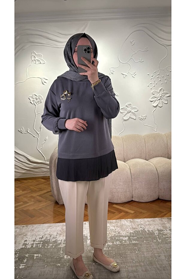 تونيك مزين بالتفاصيل والزخارف باللون الرمادي