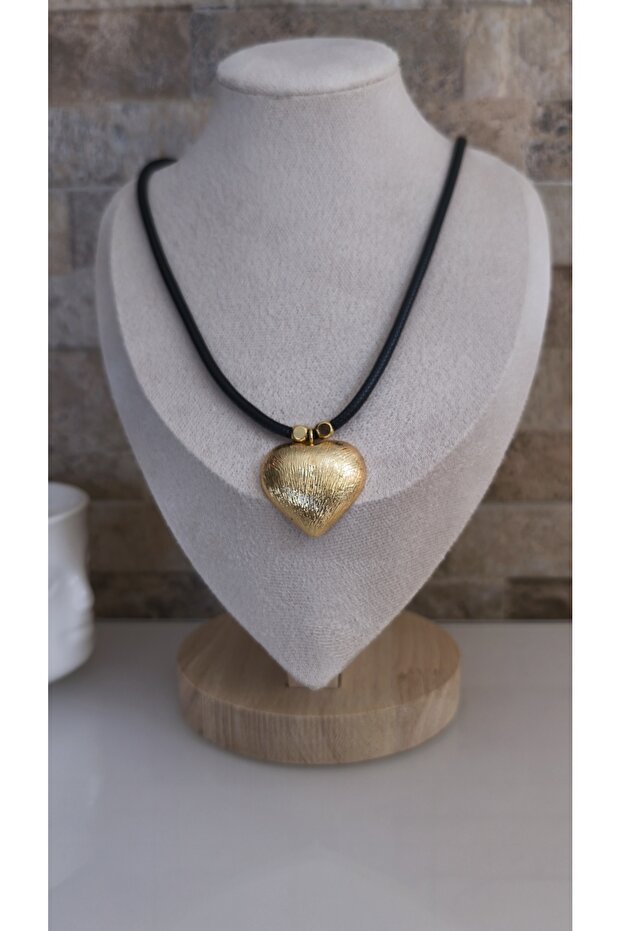 Leather Threaded Serrated Plate Heart Figure Gold Color Necklace