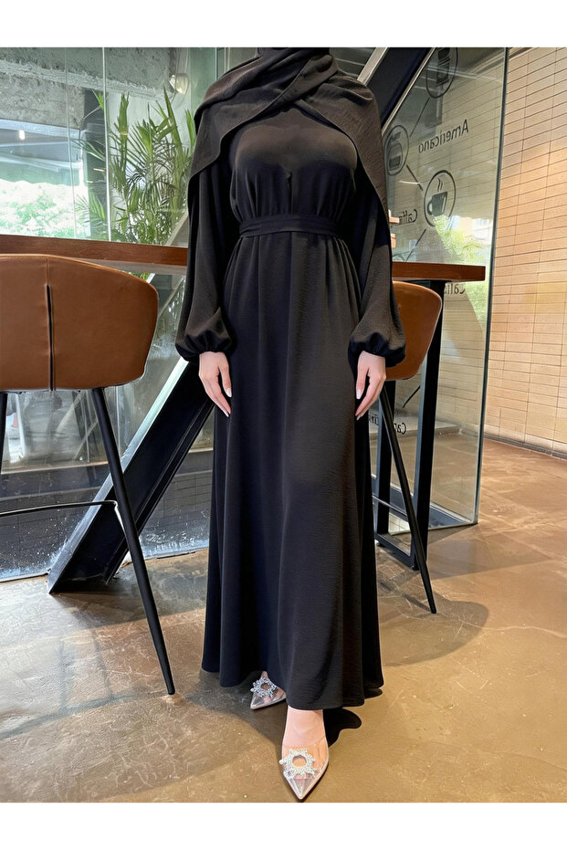 فستان ماكسي أسود سادة بأكمام بالون