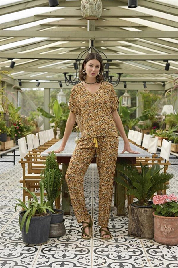 Floral and Leaf Patterned Buttoned Front Top and Bottom Set - 4