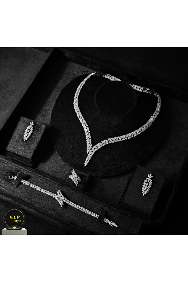 طقم اكسسوارات زركون بدقه الماس