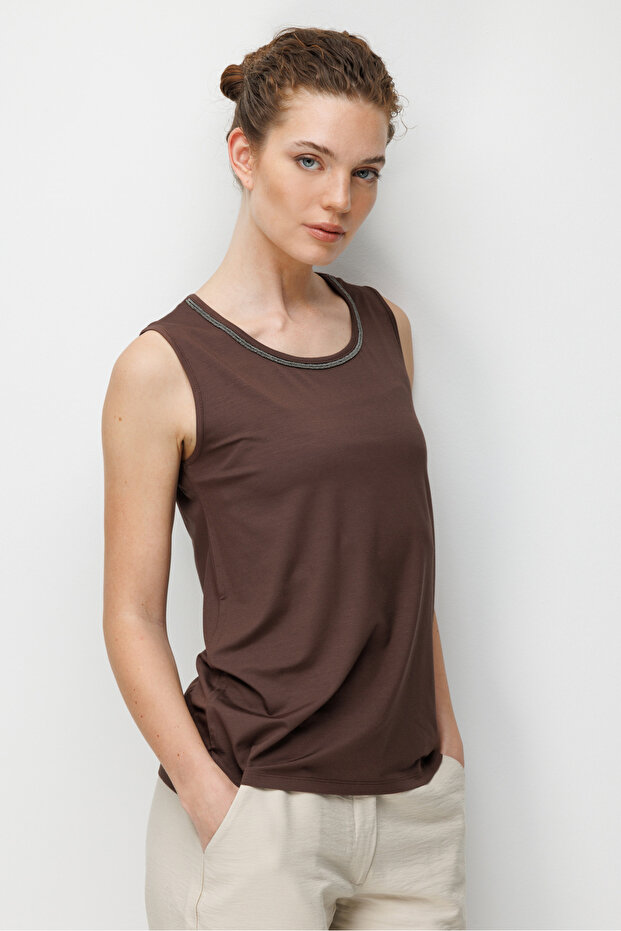 Women's Round Neck Collar with Chain Strap Combed Cotton T-Shirt Dark Brown